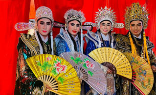 Hát bội: Vinh quang và trái ngang