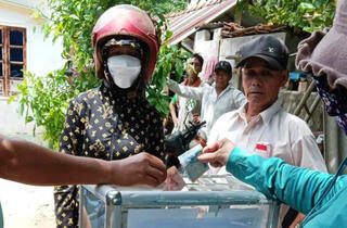 3 cháu nhỏ đuối nước thương tâm khi cùng cha mẹ ra sông cào hến