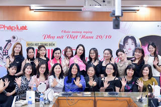 Báo Pháp luật Việt Nam tổ chức khóa học trang điểm cho nữ công đoàn viên