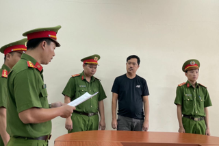 Phá đường dây buôn lậu 22 ngàn điện thoại di động
