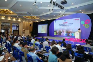 Việt Nam lo ngại về sự sụt giảm mức sinh