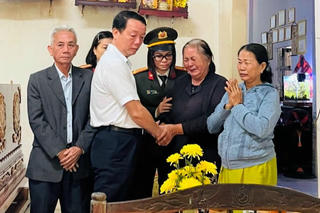 Thương tiếc Đại uý Trần Duy Hùng dũng cảm hy sinh khi làm nhiệm vụ
