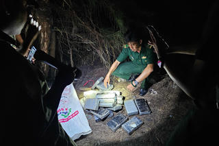 Phát hiện thêm 21 gói nghi là ma túy trôi dạt vào bờ biển Vũng Tàu