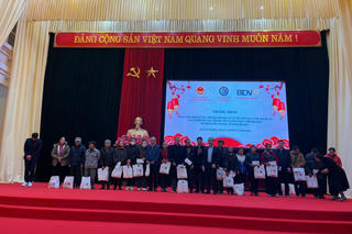 BIDV Chi nhánh Sở giao dịch 1 trao 600 suất quà tết cho người dân có hoàn cảnh đặc biệt khó khăn tại huyện Quảng Xương