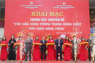 Hơn 300 hiện vật được trưng bày tái hiện văn hóa Hùng Vương