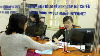 Dân phấn khởi vì ngồi nhà vẫn làm được hộ chiếu