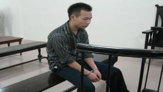 Cưỡng hiếp em gái của bạn, tù 9 năm