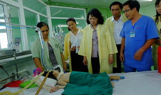 Phó Chủ tịch nước thăm, tặng quà bệnh nhi nghèo tại Đà Nẵng