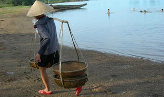 Nhọc nhằn đời người,  đời nghề nơi phố Hội
