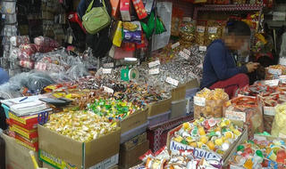 Tết đến, lại đối mặt với nạn  bánh kẹo “đểu” đội lốt hàng ngoại