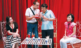 Tp Hồ Chí Minh: Diễn viên chạy show không kịp thở