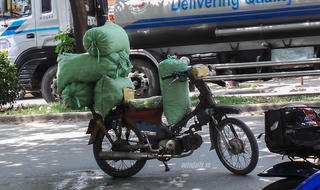 Hà Nội khó thu hồi xe máy 'quá date'?