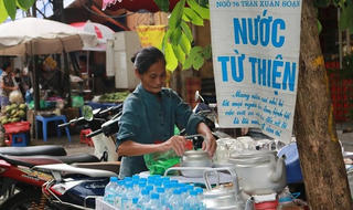 “Quán trà đá từ thiện” giữa lòng Hà Nội