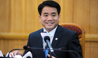 Giật mình bởi Chủ tịch Chung