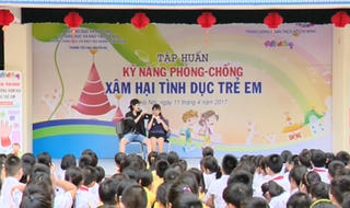 Làm sao để dạy trẻ đối mặt với “yêu râu xanh”