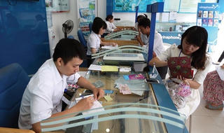 Chụp ảnh khách hàng đăng ký thông tin thuê bao di động: “Cái chuôi” của nhà quản lý?