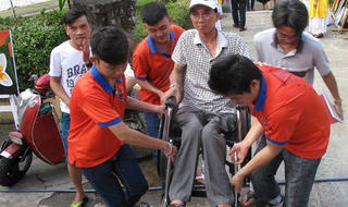 Tạo điều kiện thuận lợi  để người khuyết tật tiếp cận thông tin