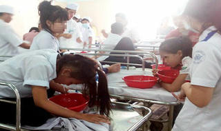 Sau bữa ăn khai giảng 106 học sinh có dấu hiệu ngộ độc thực phẩm