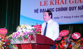 Thứ trưởng Lê Tiến Châu nhắn nhủ tân sinh viên ĐH Luật Hà Nội