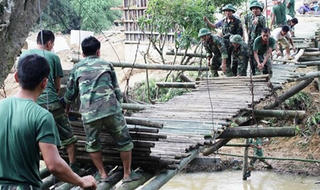 Những cây cầu bền chặt tình quân dân 