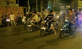 Kinh hoàng “trò chơi tốc độ” trên đường phố Hà Nội