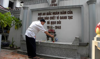 Người “làm bạn” với những vong hồn