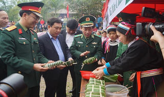 Ấm áp xuân biên phòng, ấm lòng dân bản