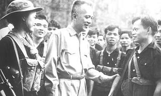  Lá cờ nửa xanh nửa đỏ và cuộc Cuộc Tổng tấn công và nổi dậy Xuân Mậu Thân 1968