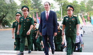 Chủ tịch nước Trần Đại Quang thăm, chúc Tết cán bộ, chiến sĩ Quân đoàn 4