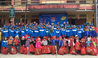 Đoàn Thanh niên Bộ Tư pháp mang mùa xuân đến với trẻ em nghèo Khao Mang