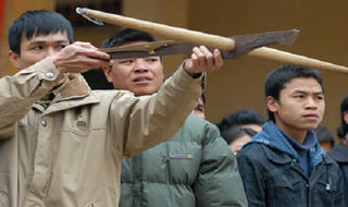 Ngày Xuân chuốt nỏ thi hội Cổ Loa