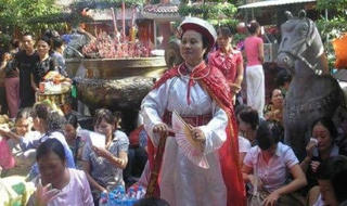 Vui hay 'ngáo' lễ hội?