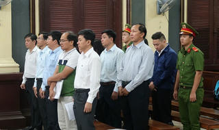 Luật sư đề nghị tòa không cho báo chí chụp ảnh  bị cáo trong vụ Navibank