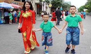 Phụ nữ Việt  ngày càng yêu áo dài