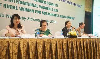 Nâng cao quyền năng của phụ nữ nông thôn: Xóa bỏ những rào cản trong luật pháp, thực tiễn