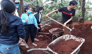 Dự án “Tôi yêu Chư Sê” của cô giáo dạy văn giúp bà con JaRai có chợ
