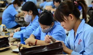 Không nên có chênh lệch mức lương hưu với lao động nữ