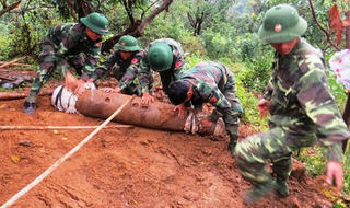 Quốc tế chung tay khắc phục hậu quả bom mìn Việt Nam