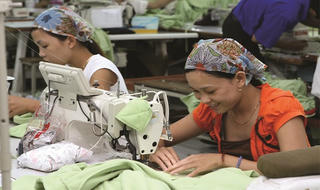 Chấm dứt hợp đồng lao động đối với phụ nữ có thai:  Bị phạt tới 20 triệu đồng