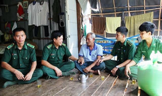 'Hũ gạo chiến sỹ' và tấm lòng người lính biên cương