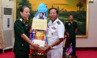 ​Trung tướng Phạm Văn Dỹ chúc Tết Phó Thủ tướng Hoàng gia Campuchia
