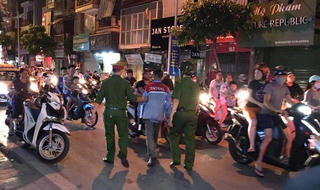 Hà Nội: Vợ bị chồng cũ đâm trọng thương