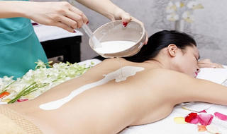 Cảnh báo tắm trắng liên tục càng tăng nguy cơ ung thư da