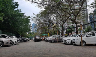 Hà Nội: Bãi giữ xe không phép bị tố “làm loạn khu vực”