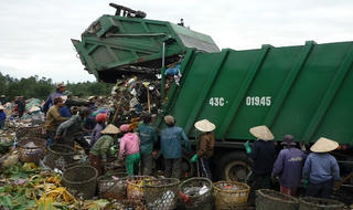 Một ngày ở bãi rác  lớn nhất Đà Nẵng