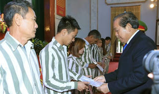 Sớm sửa đổi điều kiện phải chấp hành xong các nghĩa vụ dân sự để được đề nghị đặc xá