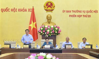 Tại sao chưa tăng thuế bảo vệ môi trường với xăng, dầu?