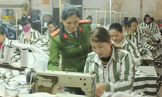 Nữ quản giáo 3 năm liên tiếp đạt thành tích cao vì... sợ các phạm nhân “sừng sỏ”