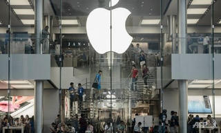 Cổ phiếu Apple và các hãng chip trượt dốc sau yêu cầu của ông Trump