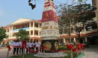 Trường Sa giữa sân trường  